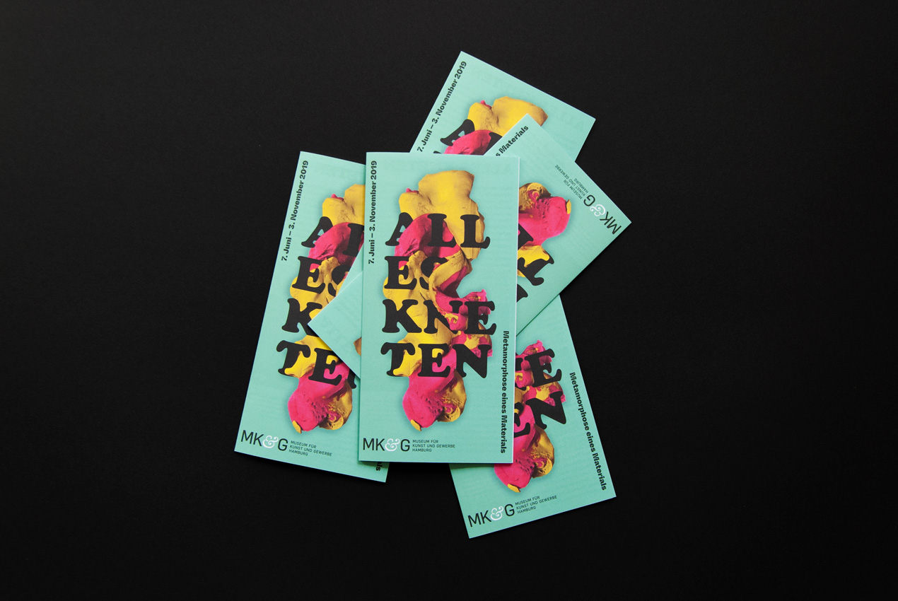 Programme for the exhibition 'ALLES KNETEN – Metamorphose eines Materials' in Hamburg